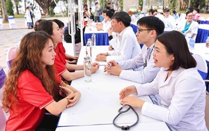 Thông qua hai Nghị quyết về bảo vệ, chăm sóc sức khỏe và dân số