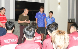 Chủ tịch VFF tiếp sức cho đội U22 Việt Nam trước trận bán kết gặp Philippines