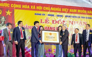 Trao Bằng xếp hạng Di tích quốc gia di tích lịch sử “Đền Song Trung và mộ Hoàng Vĩnh Tộ, Hoàng Vĩnh Dụ