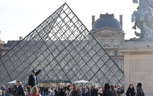 Bảo tàng Louvre, Pháp lại đóng cửa