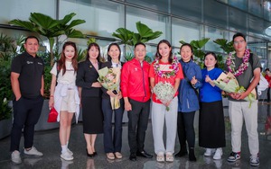 Tuyển golf Việt Nam được chào đón nồng nhiệt sau khi giành huy chương ở SEA Games 33