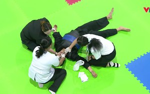 Ra đòn phạm quy khiến VĐV Việt Nam nôn mửa, võ sĩ Malaysia vẫn được xử thắng và ăn mừng phấn khích