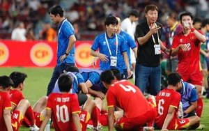 U22 Việt Nam ngược dòng vô địch SEA Games: Sự 'điên rồ' của trái bóng tròn