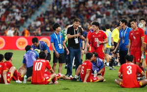 Nhà báo Hàn Quốc: 'HLV Kim Sang Sik thành 'chuyên gia săn danh hiệu', giúp bóng đá Việt Nam thành vị vua mới của Đông Nam Á'