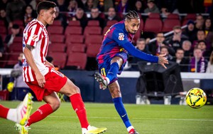 Ngược dòng ngoạn mục trước Atletico, Barcelona giữ vững ngôi đầu bảng La Liga