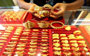 Giá vàng quay đầu giảm trước áp lực từ lợi suất trái phiếu Mỹ