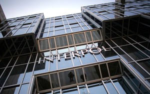 Nhìn lại thế giới năm 2025: Siết chặt "gọng kìm" chống tội phạm số