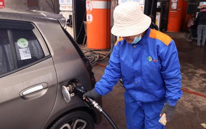 Giá xăng dầu tiếp tục giảm từ 15h hôm nay 25/12