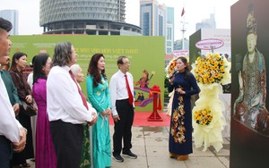 Trưng bày “Di sản văn hóa Việt Nam - Sức sống từ truyền thống đến hiện đại” 