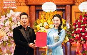 Ca sĩ Tân Nhàn nhận quyết định bổ nhiệm chức danh Phó Giáo sư