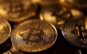 Nguy cơ nhà đầu tư phá sản khi giá bitcoin lao dốc