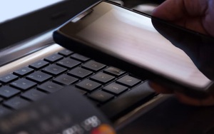 Singapore chính thức áp dụng hình thức phạt roi đối với tội phạm lừa đảo