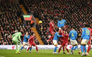 Liverpool đang chết vì… bóng chết