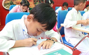 Giữ hồn chữ viết Chăm, lan tỏa giá trị văn hóa truyền thống