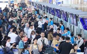 Sân bay Nội Bài chật kín người trước kỳ nghỉ Tết Dương lịch 2026