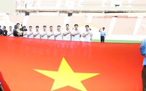 Nghi thức Quốc ca và bài học văn hóa từ sự cố "hát chay"