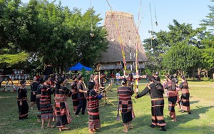 Không gian văn hóa Cơ Tu tại Làng Văn hóa - Du lịch các dân tộc Việt Nam