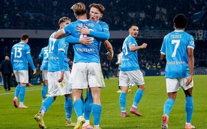 Cựu sao MU lập cú đúp, Napoli vượt qua Juventus trên sân nhà