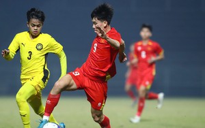 HLV Úc chê bóng đá trẻ Malaysia 'rối loạn'