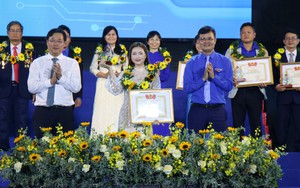 Ca sĩ Hòa Minzy nhận Giải thưởng 'Tình nguyện Quốc gia' năm 2025