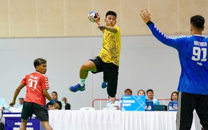 Đội tuyển bóng ném và bóng chày tham gia tranh tài: Bóng ném khởi đầu suôn sẻ