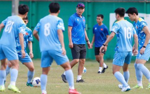 Tin nóng bóng đá Việt Nam hôm nay 10/12: U22 Việt Nam lên kế hoạch đánh bại U22 Malaysia; Tuyển nữ Việt Nam mất 5 tiếng đi tập tại SEA Games 33