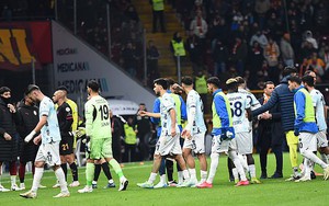 Cựu sao Milan ghi bàn gây tranh cãi, đối thủ bỏ trận đấu để phản đối ở Thổ Nhĩ Kỳ