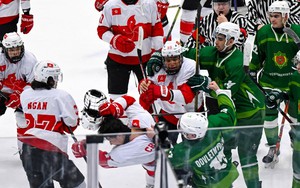 Tuyển khúc côn cầu Hong Kong bị đánh ở Đại hội thể thao mùa Đông châu Á, hai cầu thủ phải nhập viện