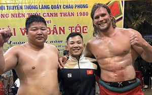 Đô vật nước ngoài mệnh danh 'Thần sấm' bất lực trước kì phùng địch thủ người Việt Nam, tuyệt chiêu nhấc bổng đối thủ mất tác dụng
