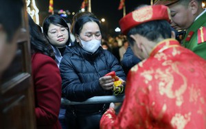 Lễ phát lương Đức Thánh Trần tại Đền Trần Thương - Hà Nam