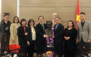 Bảo tàng Mỹ thuật Việt Nam tiếp nhận tác phẩm “Chân dung họa sĩ Nguyễn Đỗ Cung”