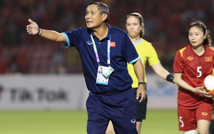 Thầy của Huỳnh Như và các cầu thủ nữ Việt Nam nhận vinh dự lớn