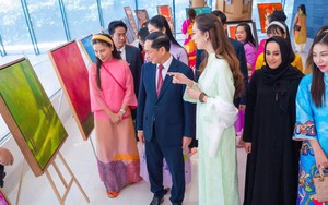 Dấu ấn của nữ họa sĩ Vương Linh với triển lãm "Hồn Việt" ở Dubai