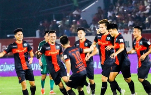 Hoàng Đức lập siêu phẩm 30m giúp đội nhà đánh bại CLB của Công Phượng, HLV Kim Sang Sik nhận tin vui