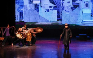 Khi nhạc kịch "gánh" đề tài chính luận