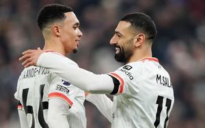 Salah tỏa sáng, Liverpool thoát thua ở Premier League