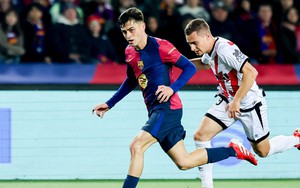 Barcelona thăng hoa với ánh sáng từ Pedri