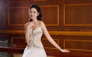 Hoa hậu Đỗ Thị Hà khoe ảnh mặc váy cưới, fan “đứng ngồi không yên” trước vẻ đẹp cuốn hút