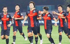 HLV Kim Sang Sik chứng kiến Quả bóng vàng Việt Nam thể hiện đẳng cấp, cùng đội nhà toàn thắng 9 trận 