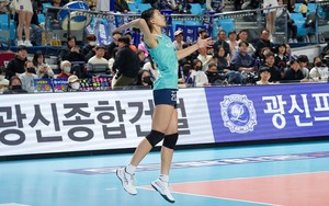 Người hâm mộ bóng chuyền Việt Nam và thái độ đáng bị lên án đối với phụ công Bích Thủy tại giải Hàn Quốc