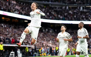 Modric lập siêu phẩm ở tuổi 39, Real Madrid 'phả hơi nóng' vào Barca