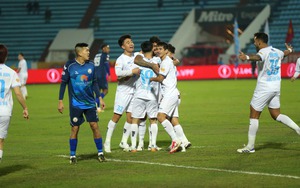 Nam Định thắng thuyết phục Bình Định, tái chiếm ngôi đầu V-League