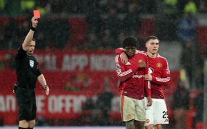 Tân binh ra mắt thảm họa, MU vất vả hạ đội xếp thứ 3... từ dưới lên 