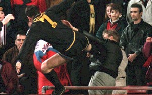 Cú đá kung-fu của Eric Cantona làm chấn động bóng đá Anh đã 'tròn 30 tuổi'
