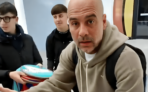 Câu chuyện thể thao: Khi các cầu thủ khó chịu vì bị xin chữ ký