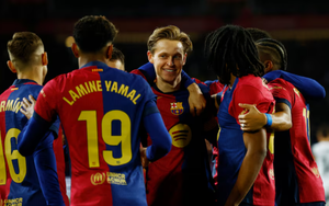 De Jong đi qua giông bão