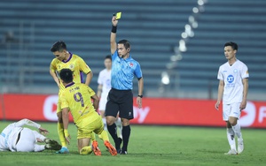 HLV Vũ Hồng Việt thở phào với Nam Định 