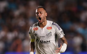 Neymar trình diễn thứ bóng đá ma thuật ngày trở về