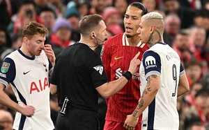 Đội trưởng Liverpool may mắn thoát thẻ đỏ sau pha chơi xấu với cầu thủ Tottenham