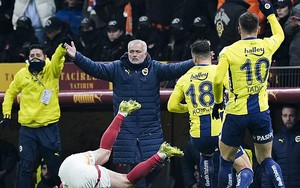 Đội bóng của Mourinho kiện đối thủ sau khi 'Người đặc biệt' lĩnh án phạt cực nặng